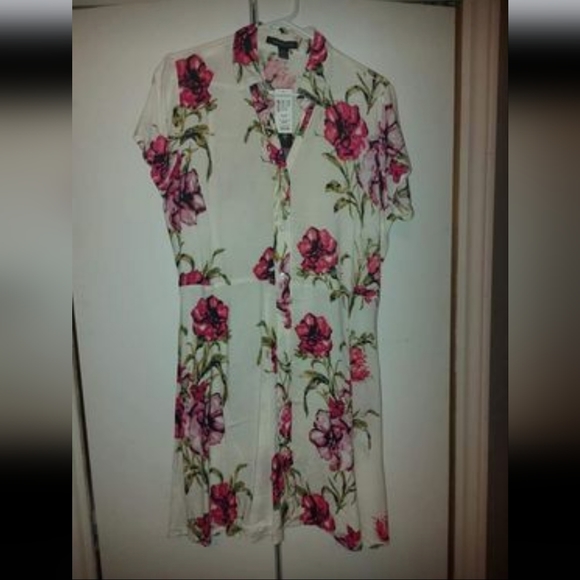 🎊Host Pick🎊 White button up floral dress - Picture 3 of 5